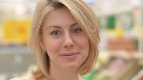 Portrait of Caucasian Attractive 30s Woman Buyer Standing at Grocery Closeup