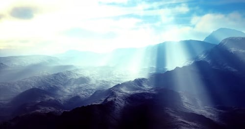 Paysage de montagne majestueux illuminé par les rayons du soleil éthérés