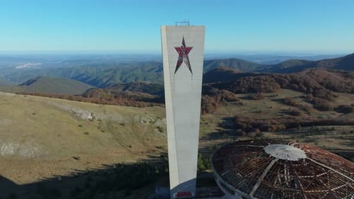 Buzludja, Bulgaria: el monumento abandonado bajo un soleado cielo otoñal