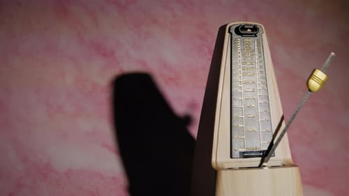 Mechanism of a Traditional Metronome in Action