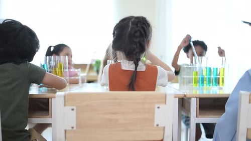 Teacher and students, Learn and experiment with science in a school science classroom.