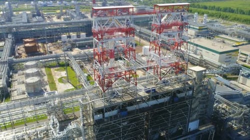 Alta estructura en territorio de compañías de gas con tanques