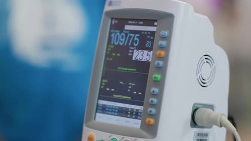 Medizinischer Patientenmonitor mit Vitalparametern
