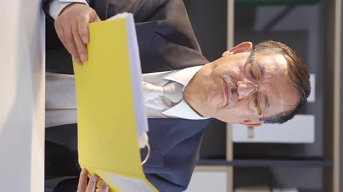 Vertical video of Portrait of overwhelmed businessman.