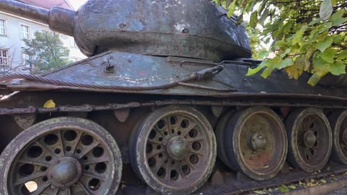 Sowjetischer mittlerer Panzer T-34, Zweiter Weltkrieg, Artilleriegeschütz auf gepanzertem Turm, Offensivstrategie im Kampf