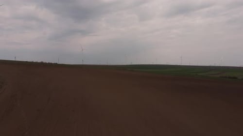 Toma aérea del parque eólico