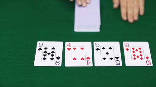 Casino-, Glücksspiel-, Poker-, Menschen- und Unterhaltungskonzept — Nahaufnahme von Holdem