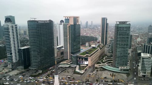 Estambul/Turquía alrededor de 2023: el parque Ozdilek y el Wyndham Grand retroceden