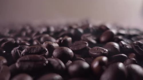 Heiße und rauchige Kaffeebohnen