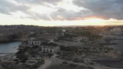Ruines célèbres de Punta della Mola près de l'île d'Ortygie, vues aériennes