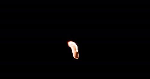 Abstraktes Hintergrundvideo von brennendem Feuer auf schwarzem Hintergrund