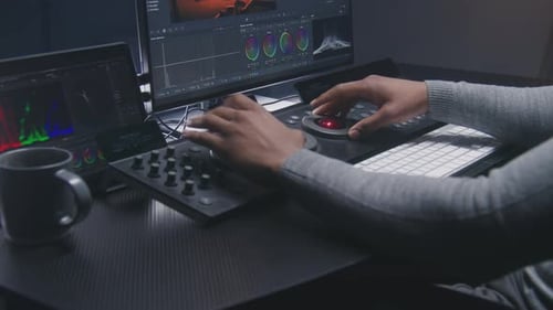 Editor de vídeo funciona por painel de controle de gradação de cores