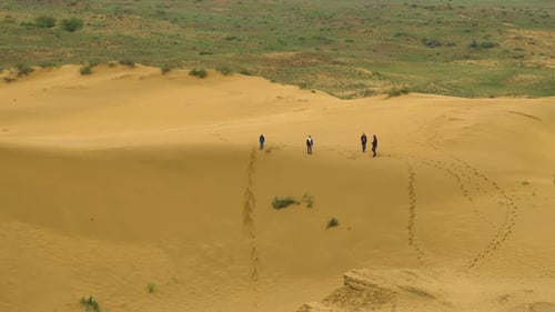 Sarykum est la plus grande dune de sable d'Europe. Réserve naturelle du Daghestan (dune de sable du Caucase)