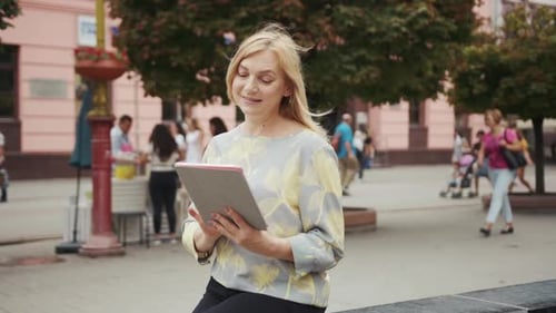 Close Up Middle Aged Blond Woman Uses Tablet Computer Sitting City Center Attractive Technology