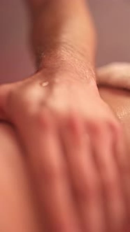 Warme Ölmassage für tiefe Entspannung