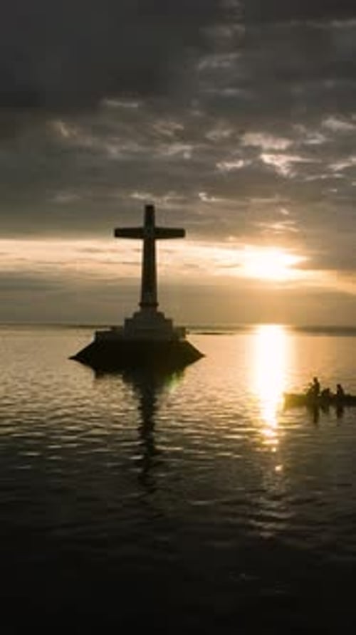 Cementerio hundido en la isla Camiguin, Filipinas