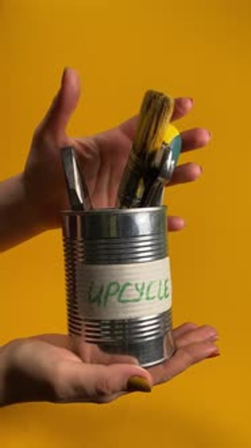 Reciclaje de la creatividad, hojalata con herramientas, Vídeo vertical HD