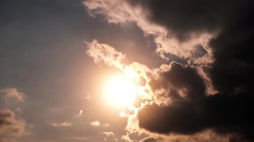 Sun and Clouds in a Stunning Time Lapse