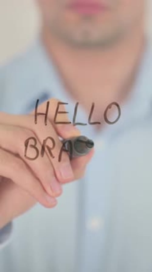 Hallo Brasilien, Vertikaler Videomann, der auf dem Bildschirm schreibt
