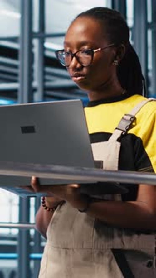 Vertical Video Smart Photovoltaics Factory Engineering Team Look at System Performance