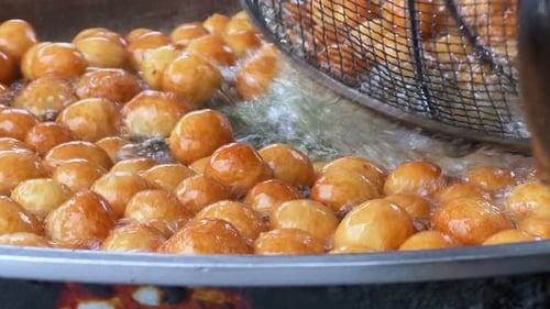 Lokma, un postre de rosquilla tradicional turco hecho con masa 4