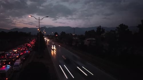 Dies ist ein bewegter Zeitraffer der Stadt zur Hauptverkehrszeit