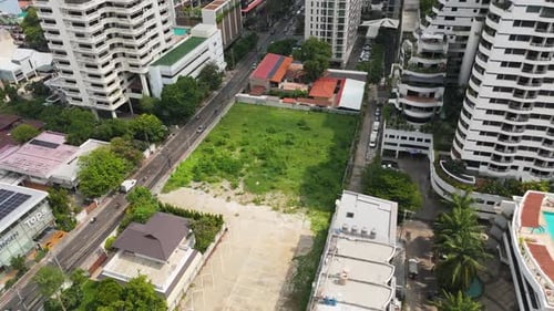 Vacant land in upscale Phrom Phong awaits premium residential project.