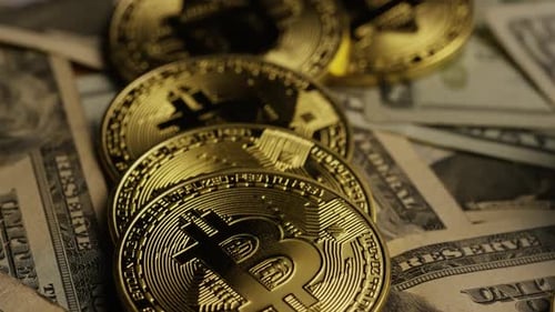 Rotierende Aufnahme der digitalen Kryptowährung Bitcoins