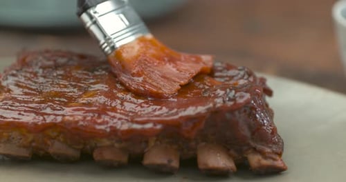 Glaçage pour côtes courtes pour barbecue au Ralenti