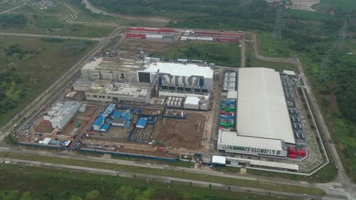 Local de construção de data center digital com torres de resfriamento em Jacarta, Indonésia