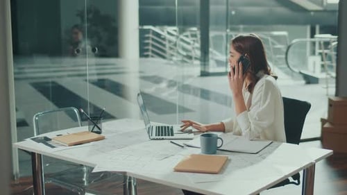 A Female Architects Work With Clients to Understand Their Needs