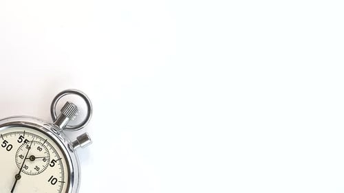 Die Stoppuhr misst das Zeitintervall für präzise Zeitaktivitäten