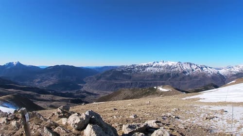 Vista panorámica de la cordillera de los Pirineos. Tranquilidad y paz garantizadas con un paisaje
