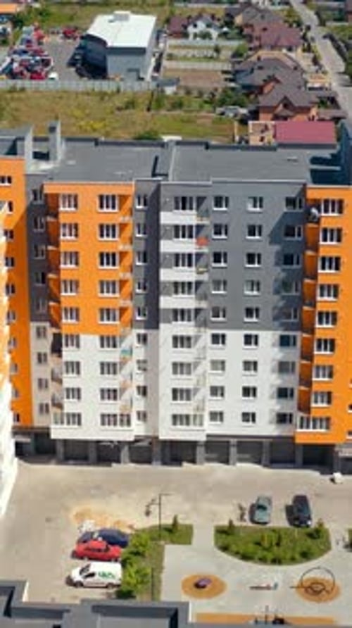 Edificio residencial contemporáneo en la ciudad.