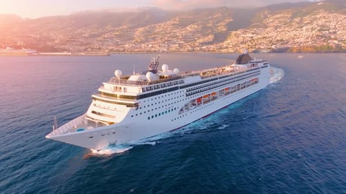 Discover exclusive ocean cruises with stunning coastline views