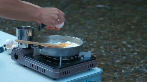 Cooking Fresh Eggs in the Wild