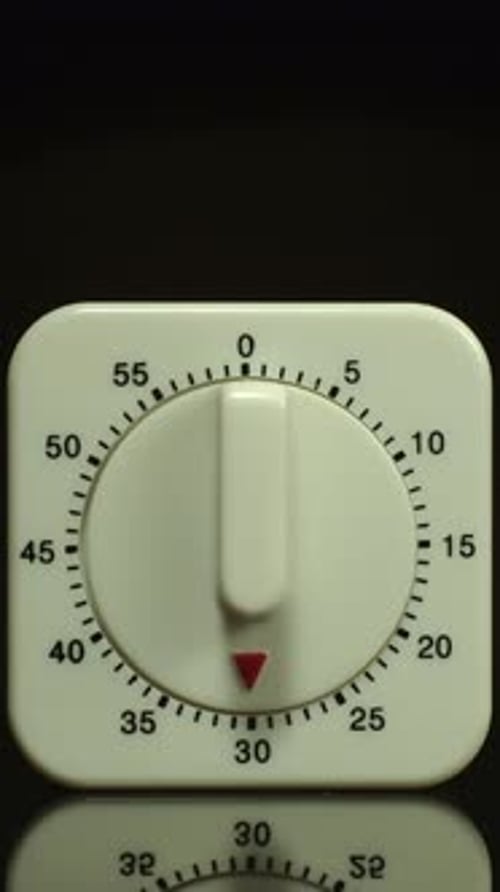 Zeitablauf des Countdowns einer Küchenuhr auf Null.