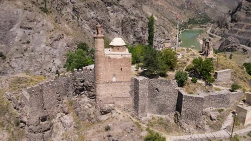 Château historique et mosquée d'Ispir