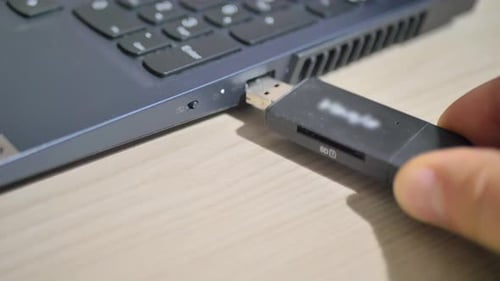 Insert a Flash Drive Into the Notebook