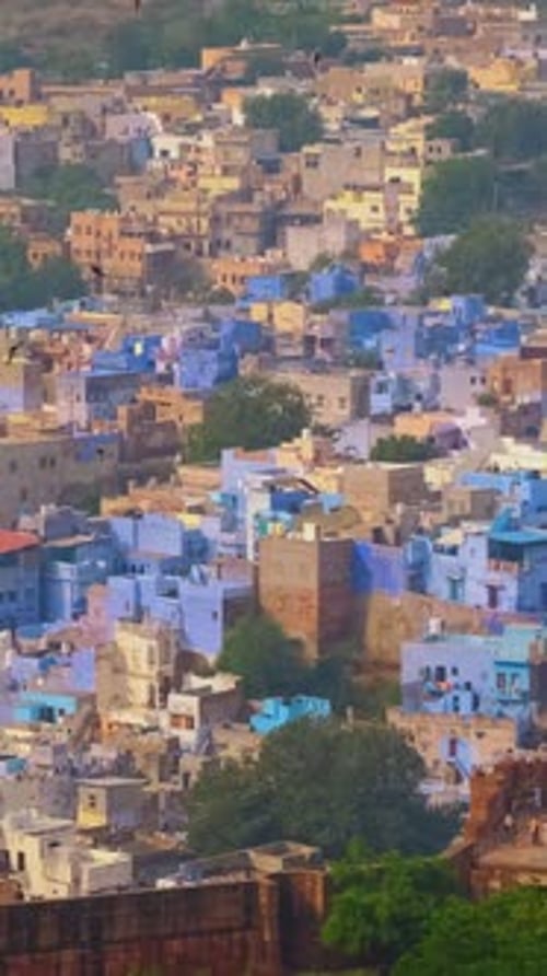 Maisons de la célèbre ville bleue de Jodhpur, vue aérienne depuis le fort de Mehrangarh, Rajasthan, Inde