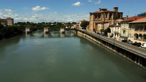 Centre-ville de Romans-sur-Isère et rivière Isère (France)