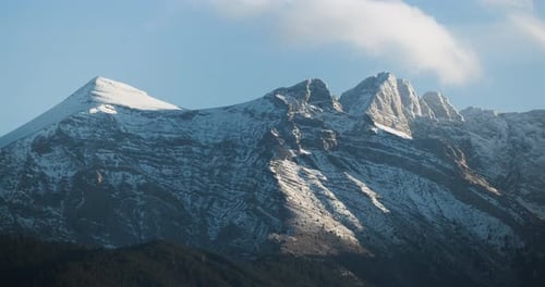 Timelapse des plus hauts sommets de l'Olympe sous la neige, Grèce, journée ensoleillée