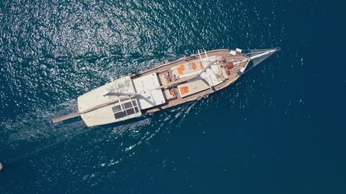 Sailing on the Open Ocean From Above