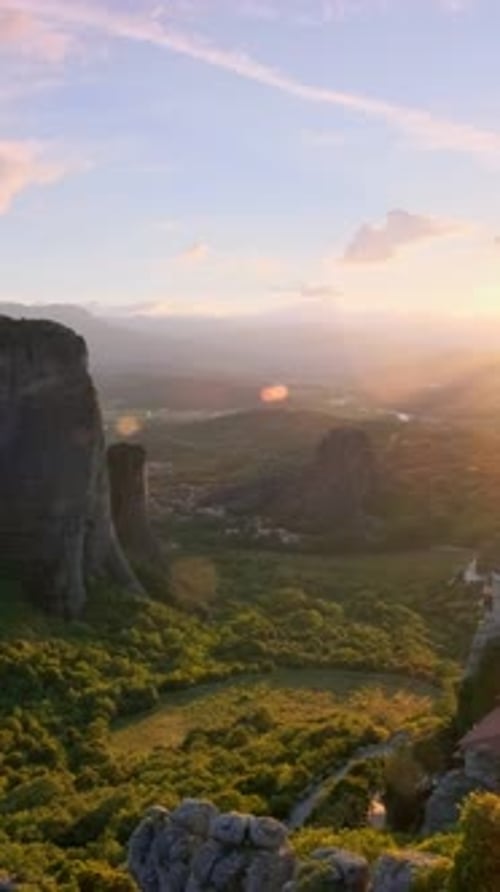 Monasterios de Meteora en Grecia al atardecer