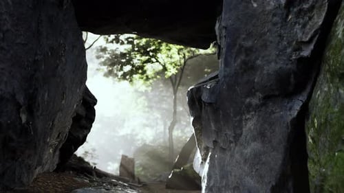 Unglaublicher Sonnenuntergang aus der Höhle