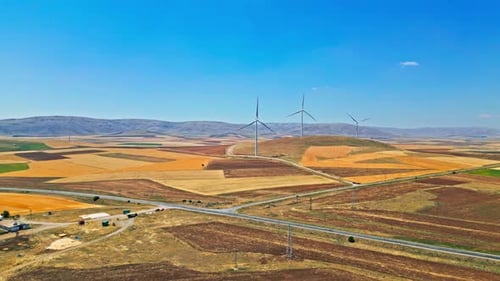 Éoliennes en action - Vue aérienne 2K