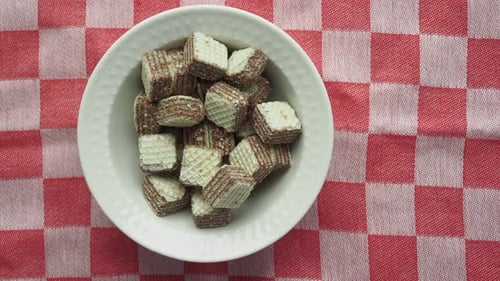 Detail Short of Wafer Roll Chocolate
