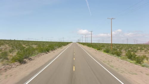 Kalifornien um 2020. Stabilisiertes Fahren auf der Route 66 in Kalifornien.
Mit
