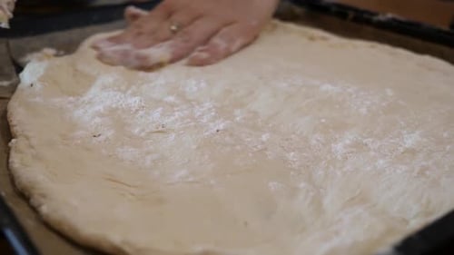 32x. The process of making homemade pizza. Pizza according to a simple recipe.