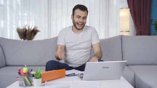 Freelance businessman who is bored and bored with work.